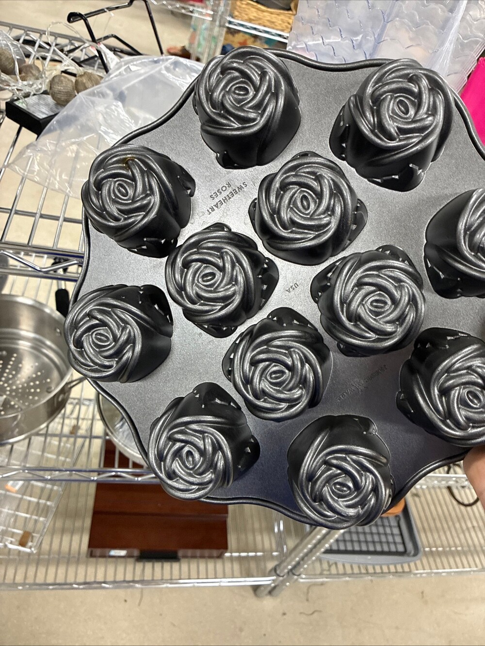 Nordic Ware Sweetheart Rose Cakelet Pan 12 Cavity Cast Aluminum USA Floral